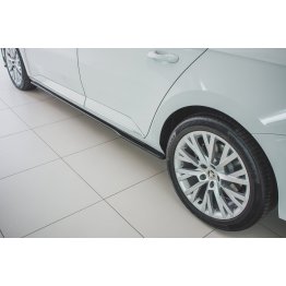 Накладки сплиттеры на пороги на Skoda Superb III рестайл